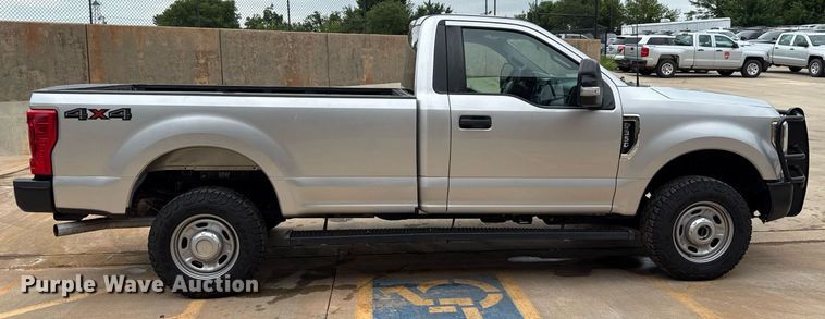 image for item DT6666 2019 Ford F350 Super Duty XL pickup truck