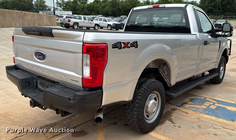 image for item DT6666 2019 Ford F350 Super Duty XL pickup truck