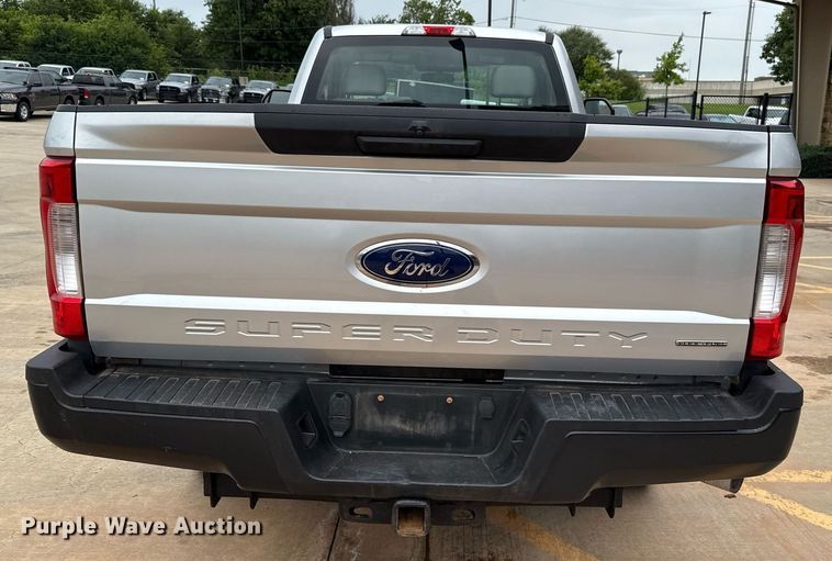 image for item DT6666 2019 Ford F350 Super Duty XL pickup truck