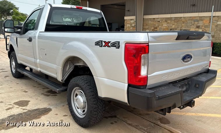 image for item DT6666 2019 Ford F350 Super Duty XL pickup truck