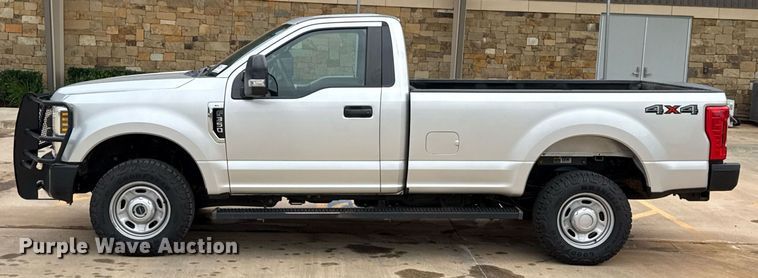 image for item DT6666 2019 Ford F350 Super Duty XL pickup truck