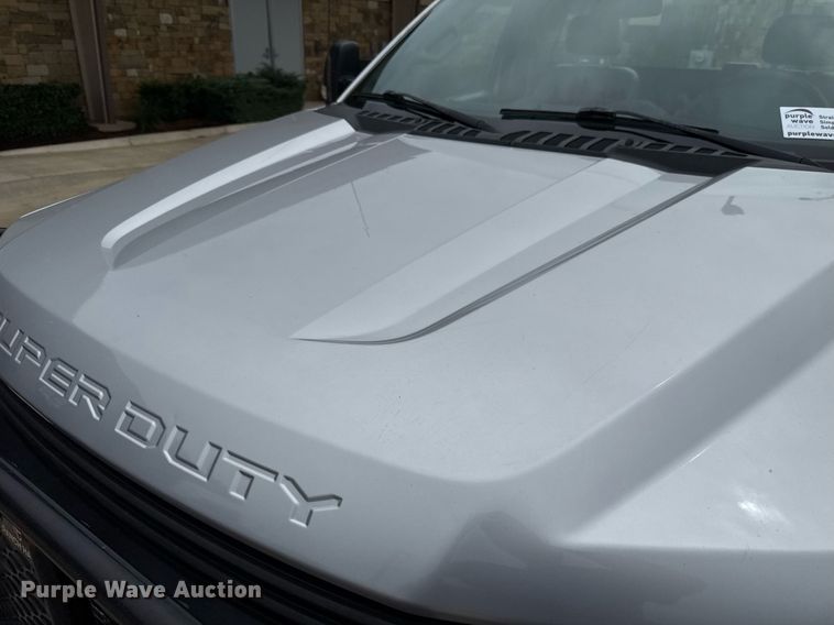 image for item DT6666 2019 Ford F350 Super Duty XL pickup truck