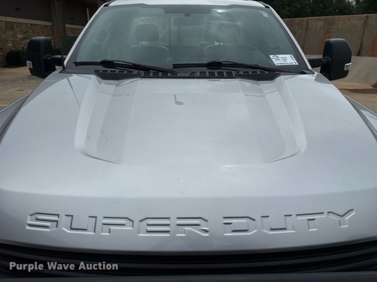 image for item DT6666 2019 Ford F350 Super Duty XL pickup truck