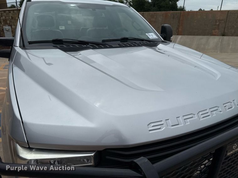 image for item DT6666 2019 Ford F350 Super Duty XL pickup truck