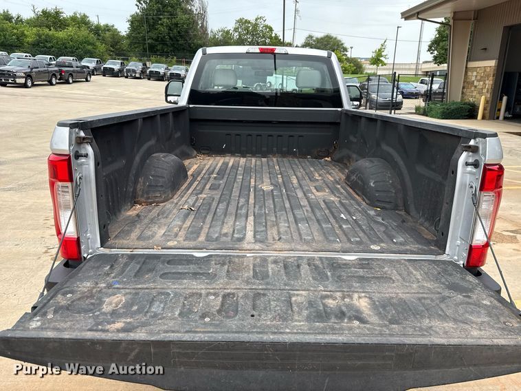 image for item DT6666 2019 Ford F350 Super Duty XL pickup truck