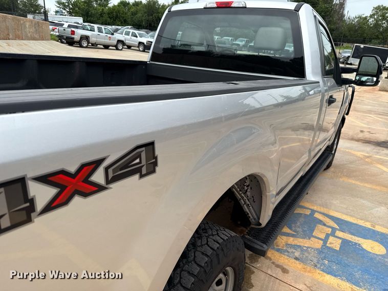 image for item DT6666 2019 Ford F350 Super Duty XL pickup truck