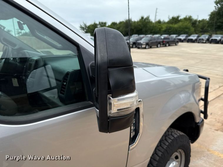 image for item DT6666 2019 Ford F350 Super Duty XL pickup truck