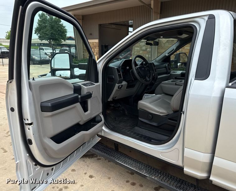 image for item DT6666 2019 Ford F350 Super Duty XL pickup truck