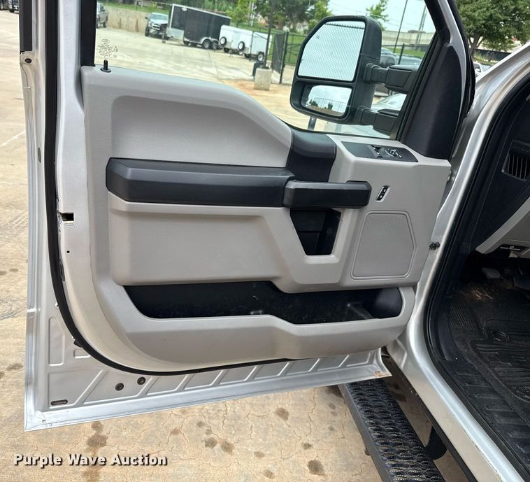 image for item DT6666 2019 Ford F350 Super Duty XL pickup truck