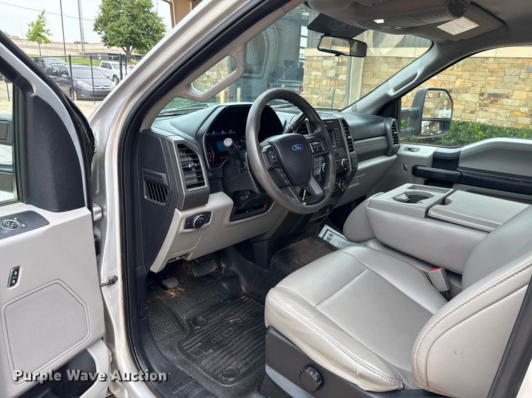 image for item DT6666 2019 Ford F350 Super Duty XL pickup truck