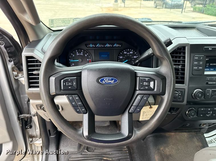 image for item DT6666 2019 Ford F350 Super Duty XL pickup truck