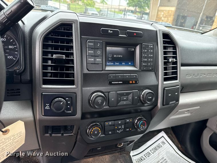 image for item DT6666 2019 Ford F350 Super Duty XL pickup truck