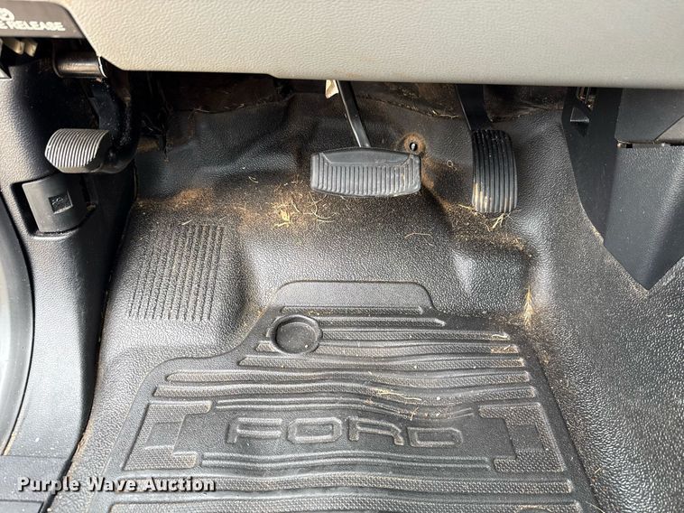 image for item DT6666 2019 Ford F350 Super Duty XL pickup truck