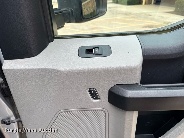 image for item DT6666 2019 Ford F350 Super Duty XL pickup truck