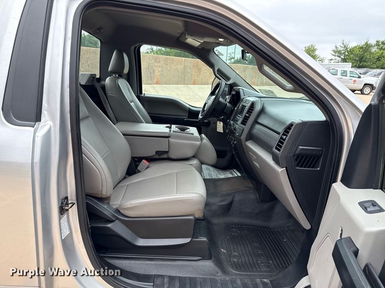 image for item DT6666 2019 Ford F350 Super Duty XL pickup truck