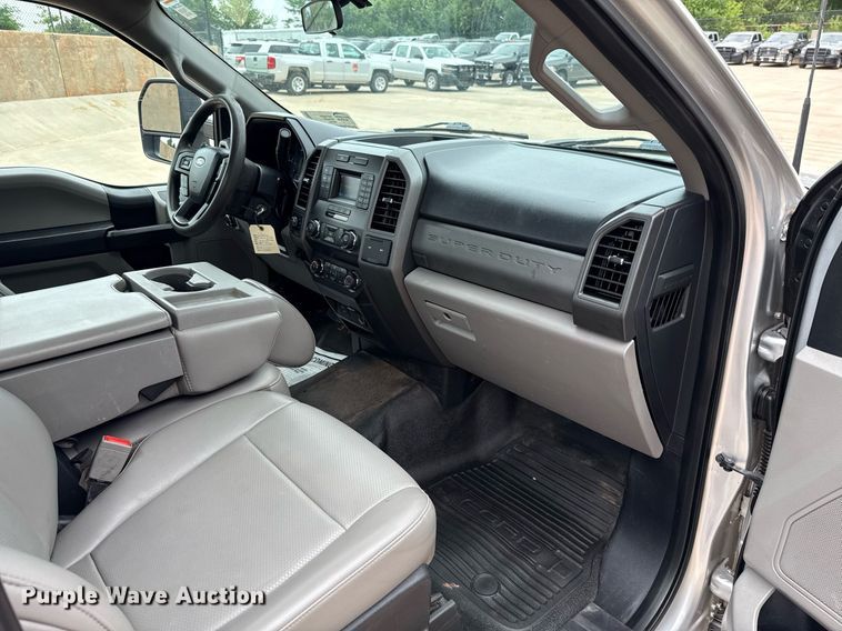 image for item DT6666 2019 Ford F350 Super Duty XL pickup truck