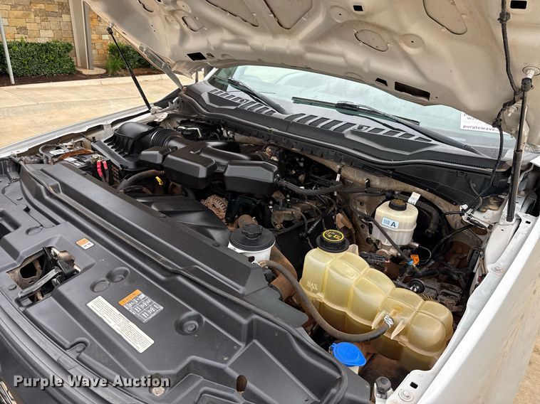 image for item DT6666 2019 Ford F350 Super Duty XL pickup truck