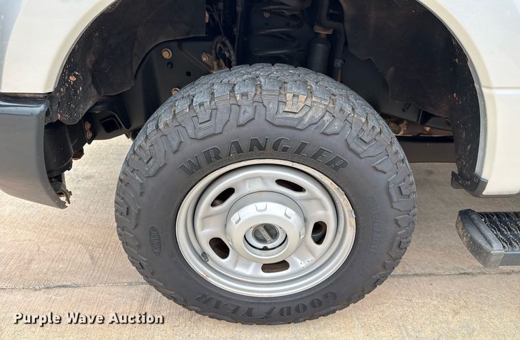 image for item DT6666 2019 Ford F350 Super Duty XL pickup truck