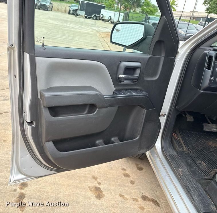 image for item DT6667 2018 Chevrolet Silverado 1500 Crew Cab pickup truck