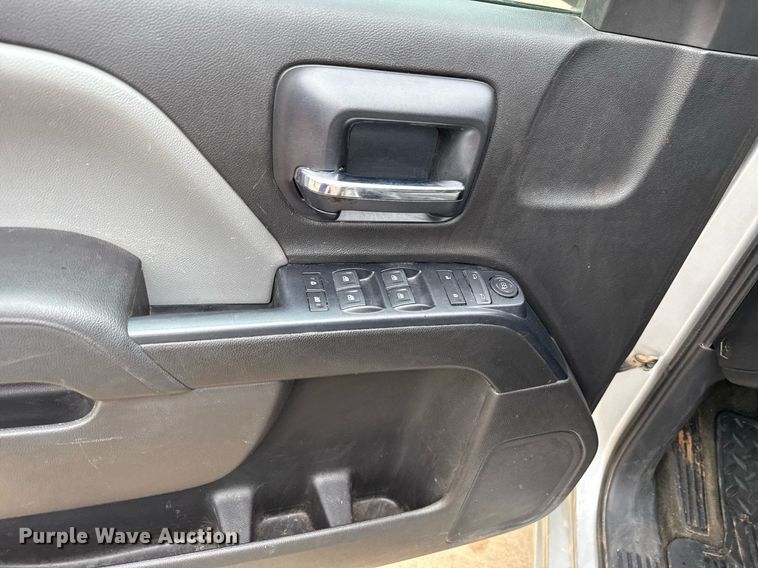 image for item DT6667 2018 Chevrolet Silverado 1500 Crew Cab pickup truck