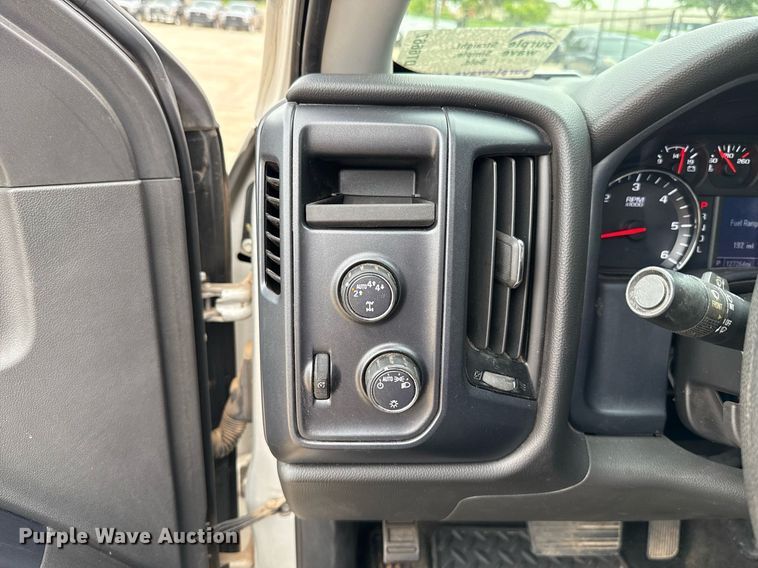 image for item DT6667 2018 Chevrolet Silverado 1500 Crew Cab pickup truck