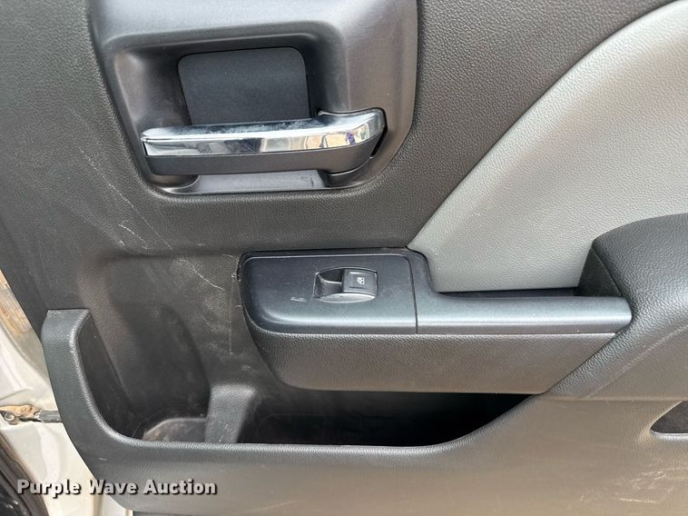 image for item DT6667 2018 Chevrolet Silverado 1500 Crew Cab pickup truck