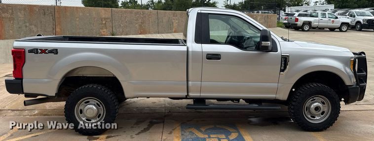 image for item DT6668 2017 Ford F250 Super Duty XL pickup truck