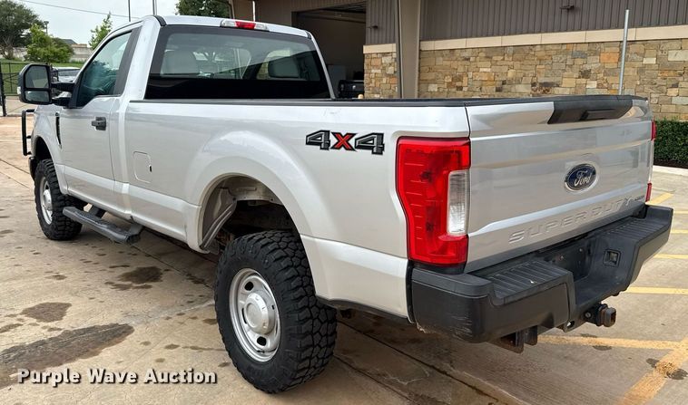 image for item DT6668 2017 Ford F250 Super Duty XL pickup truck