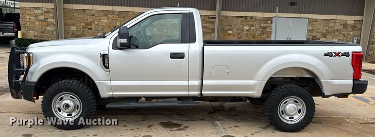 image for item DT6668 2017 Ford F250 Super Duty XL pickup truck