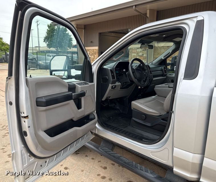 image for item DT6668 2017 Ford F250 Super Duty XL pickup truck