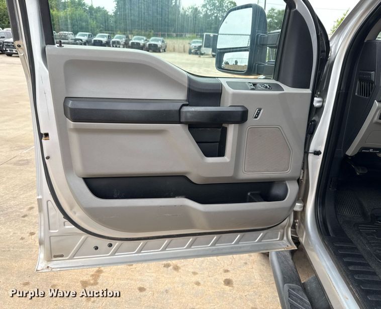 image for item DT6668 2017 Ford F250 Super Duty XL pickup truck