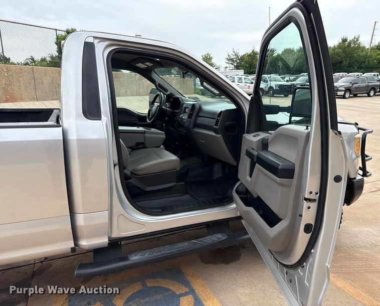 image for item DT6668 2017 Ford F250 Super Duty XL pickup truck