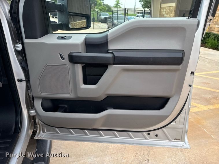 image for item DT6668 2017 Ford F250 Super Duty XL pickup truck