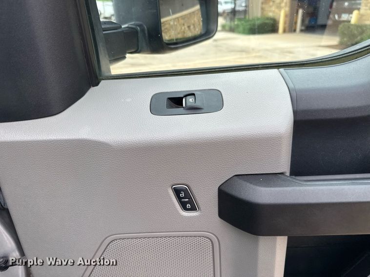 image for item DT6668 2017 Ford F250 Super Duty XL pickup truck