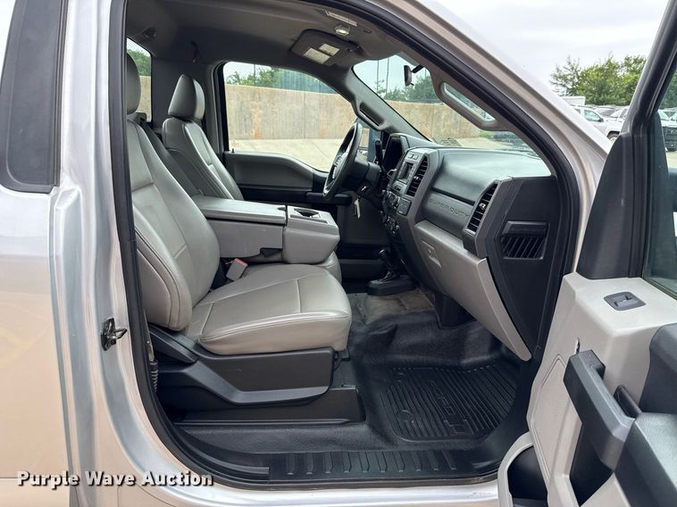 image for item DT6668 2017 Ford F250 Super Duty XL pickup truck