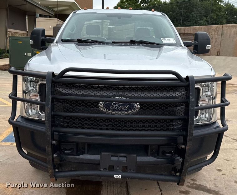 image for item DT6669 2018 Ford F350 Super Duty XL pickup truck