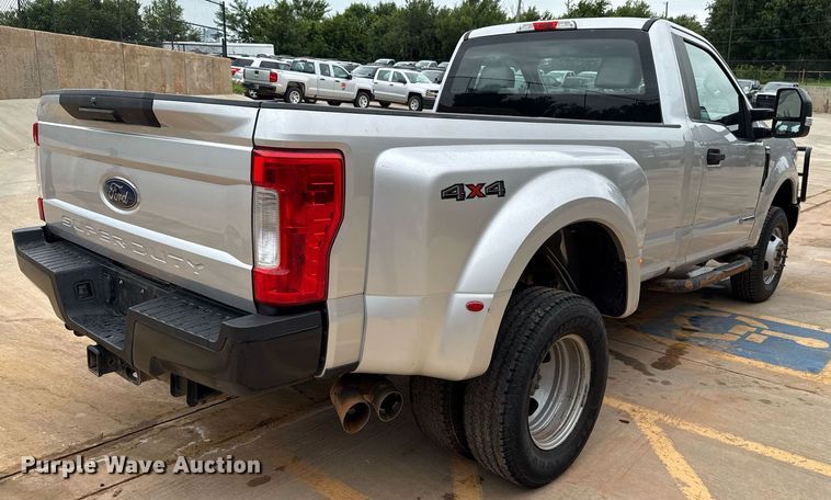 image for item DT6669 2018 Ford F350 Super Duty XL pickup truck