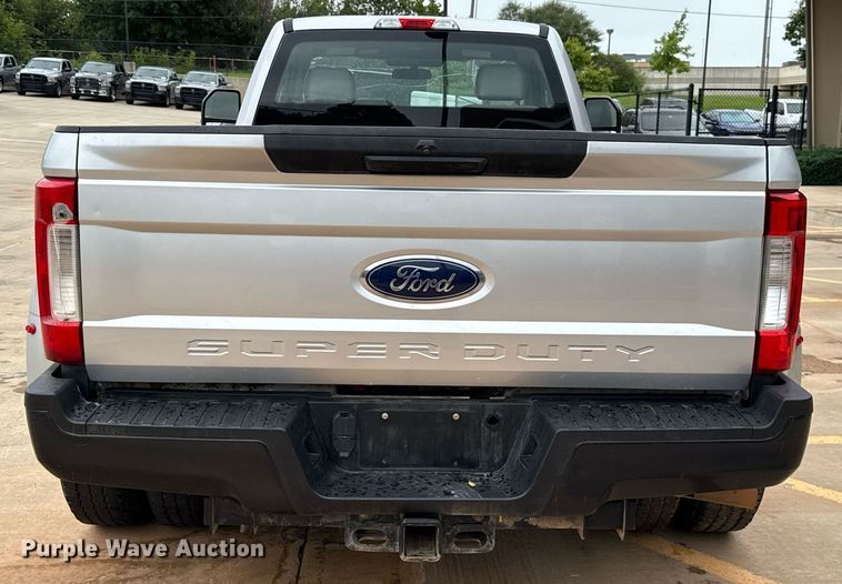 image for item DT6669 2018 Ford F350 Super Duty XL pickup truck