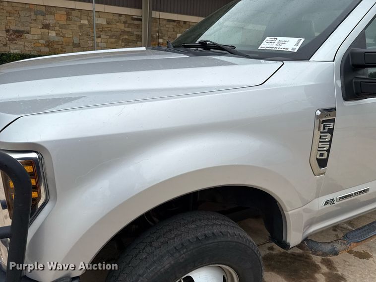 image for item DT6669 2018 Ford F350 Super Duty XL pickup truck