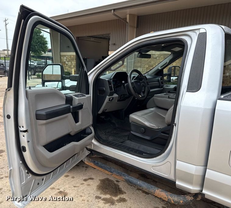 image for item DT6669 2018 Ford F350 Super Duty XL pickup truck