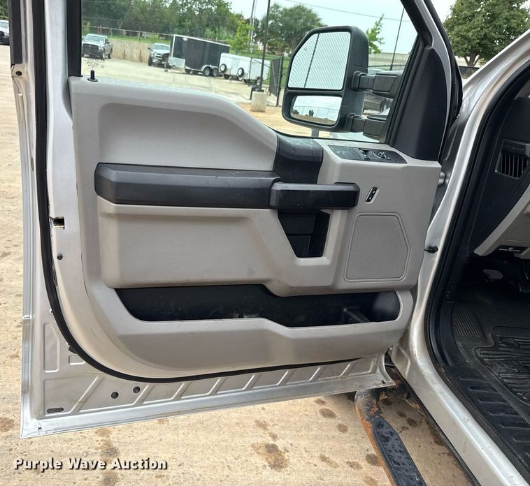 image for item DT6669 2018 Ford F350 Super Duty XL pickup truck