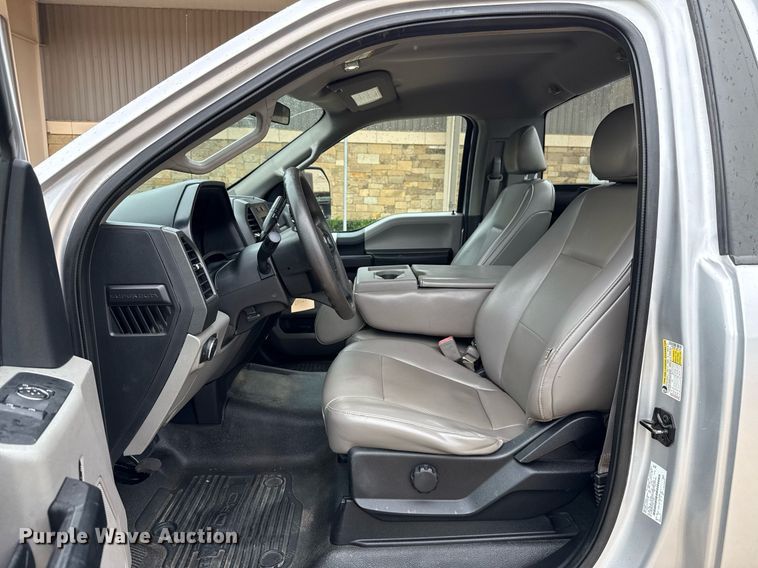 image for item DT6669 2018 Ford F350 Super Duty XL pickup truck