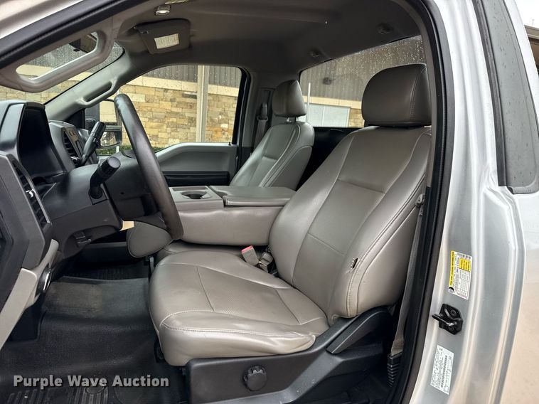 image for item DT6669 2018 Ford F350 Super Duty XL pickup truck