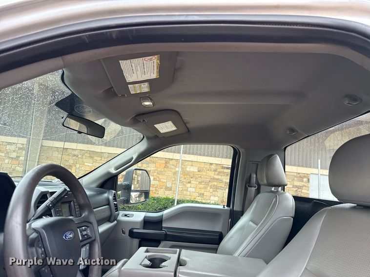 image for item DT6669 2018 Ford F350 Super Duty XL pickup truck