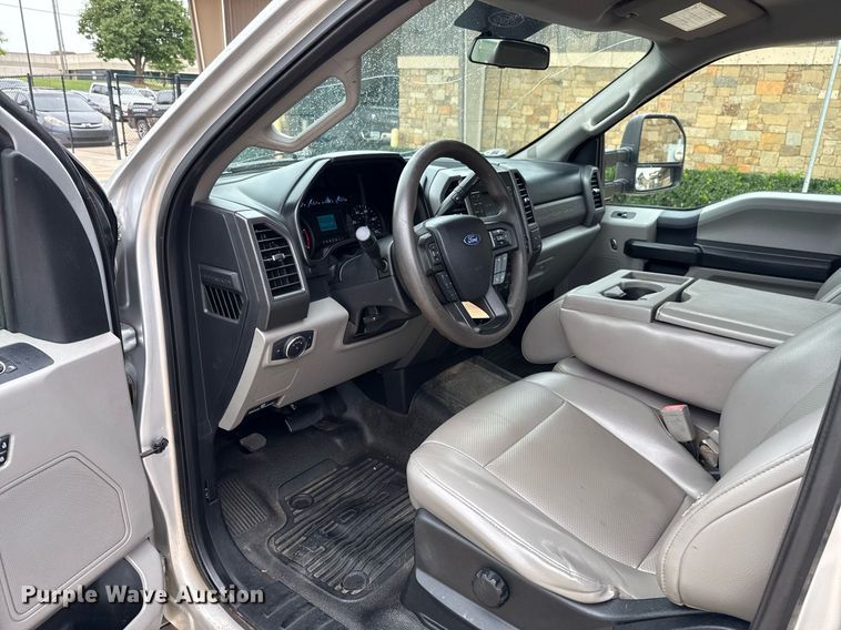 image for item DT6669 2018 Ford F350 Super Duty XL pickup truck