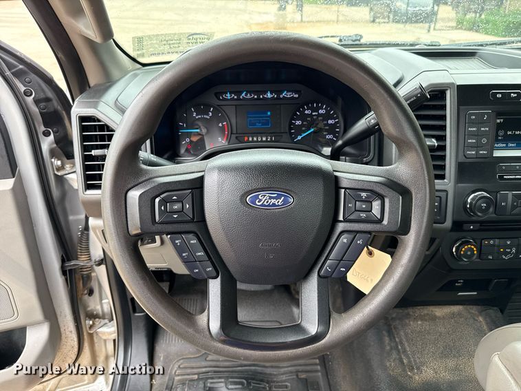 image for item DT6669 2018 Ford F350 Super Duty XL pickup truck