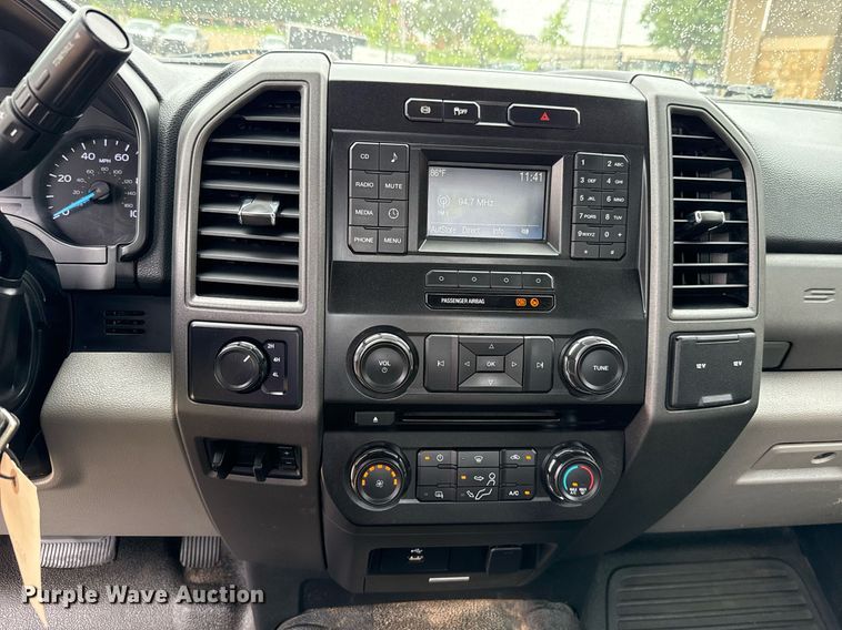 image for item DT6669 2018 Ford F350 Super Duty XL pickup truck