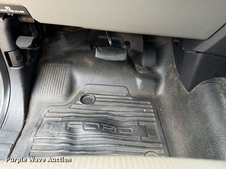 image for item DT6669 2018 Ford F350 Super Duty XL pickup truck