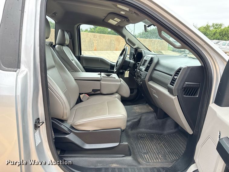 image for item DT6669 2018 Ford F350 Super Duty XL pickup truck