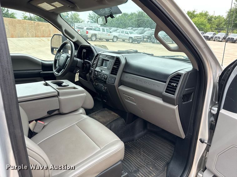 image for item DT6669 2018 Ford F350 Super Duty XL pickup truck